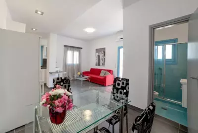 Adelphi Apartments - Perissa