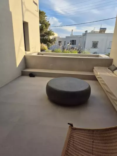 On The Square - Pyrgos