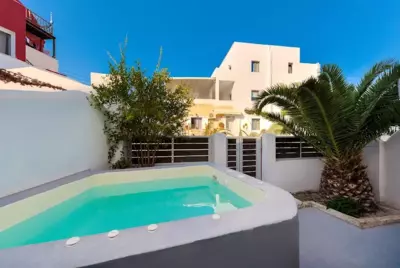 The Muses of Santorini Private Jacuzzi Suites - Vothon