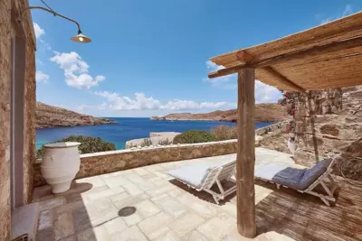 Beachfront 2br apartment - Free parking - Serifos