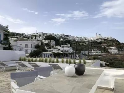 NIREAS STONEHOUSE IN APOLLONIA SIFNOS - Sifnos