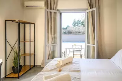 Celestia Roοms and Apartments - Agia Paraskevi