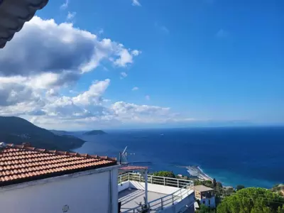 Avgoustina's Home - Glossa