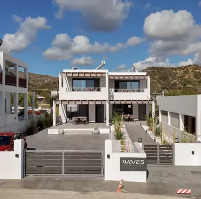 Waves Skyros - Skyros