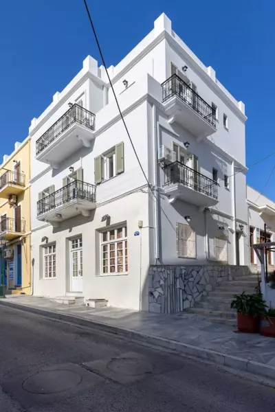 Bells Rooms and Suites - Ermoupoli