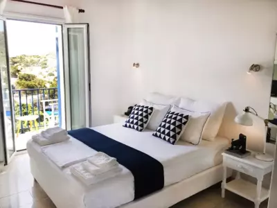 Loukia Studios & Suites - Kinion