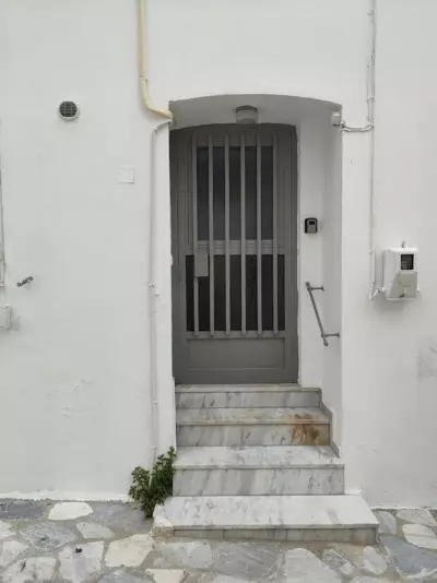 Παραθαλάσσιο εξοχικό σπίτι με θέα τον κόλπο Βάρης - Vari