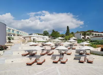 Alexandra Elegance Bridging Generations - Potos