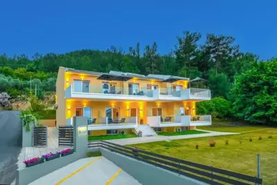 LUNAR - Skala Rachoniou