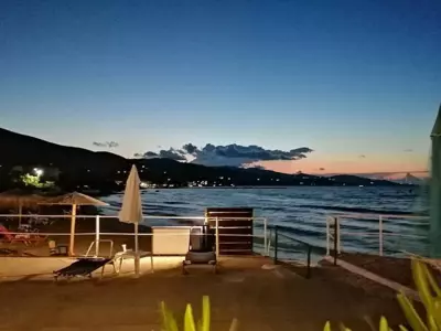 Oasis Beachfront Studios & Apartments, by ZanteWize - Alikanas