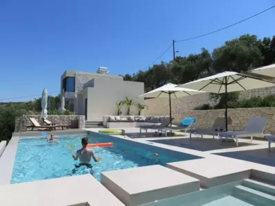 Villa Apolafste - Alikanas