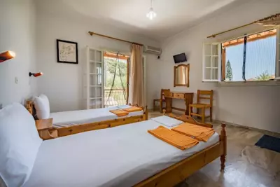 8 KEYS by Katerina - Kalamaki