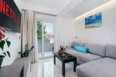 Corner45 Apartments in Kalamaki Center, by ZanteWize - Kalamaki