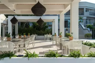 Bitzaro Grande Hotel & Suites - Kalamaki