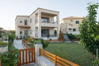 Liri's Apartments - Kalamaki