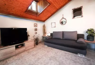 Nona's House - Kalamaki