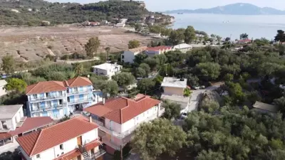 Blue Lake Holiday Homes - Keri Summer Escape - Kerion