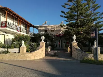 Avouris 2 Bedroom Apartment & Studios - Planos