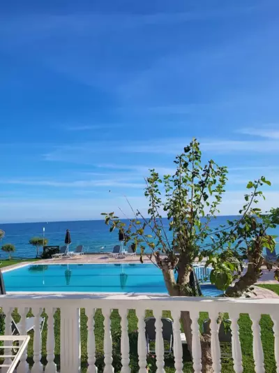 Loukas Apartments On The Waves - Tragaki