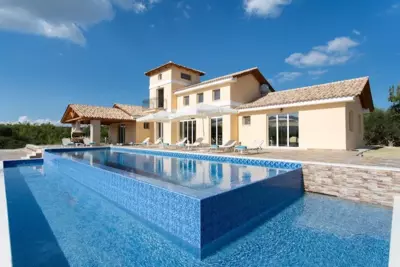 An ar Villa - Tragaki