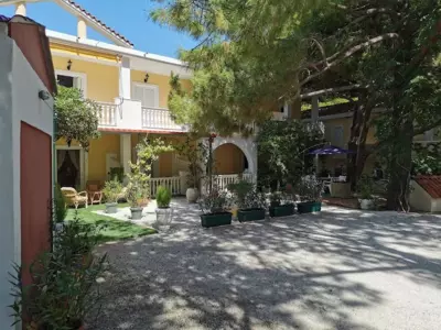 Kuris Studios & Apartments - Vasilikos